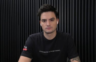 ‘A perseguição é constante’, diz Felipe Neto após intimação por denúncia de Carlos Bolsonaro