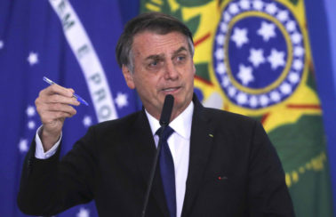 Bolsonaro assina MP que libera nova rodada de pagamento do auxílio emergencial