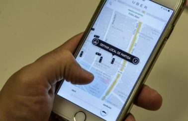Governo da Paraíba firma parceira com a Uber oferecendo transporte gratuito à população que vai se vacinar