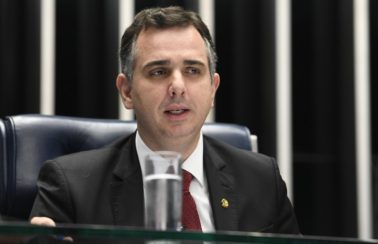 Negacionismo passou a ser brincadeira de ‘mau gosto e medieval’, diz Pacheco