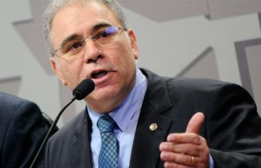Bolsonaro dá posse a Marcelo Queiroga como ministro da Saúde