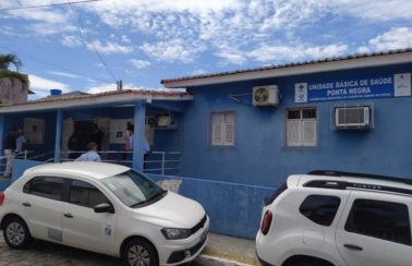 Bandidos armados invadem unidade de saúde e roubam vacinas em Natal