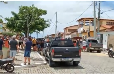 Revoltados com lockdown, empresários e comerciantes fazem manifestação por abertura de serviços em Pipa