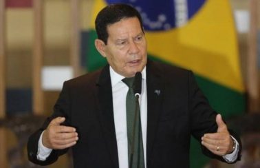 Mourão diz que mortes por covid-19 no Brasil ‘ultrapassou o limite do bom senso’