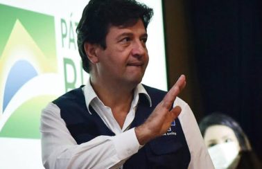 Mandetta critica governo no combate à pandemia: “300 mil cadáveres me separam de Bolsonaro”