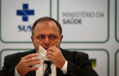 Sem cargo no governo definido, Pazuello volta oficialmente ao Exército