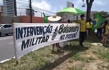 Em Natal, grupo realiza manifesto pedindo ‘intervenção militar com Bolsonaro no poder’; veja vídeo