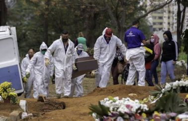 Pela primeira vez na pandemia, Brasil supera média de 3 mil mortes por dia