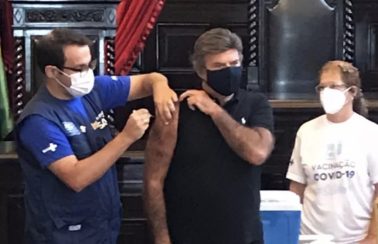 Ministro Luiz Fux, presidente do STF, é vacinado contra a Covid no Rio: ‘Todo mundo tem que se vacinar’