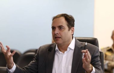 ‘Em lugar de disseminar fake news, por que não assumir suas verdadeiras atribuições‘, diz Paulo Câmara após ataque de Bolsonaro