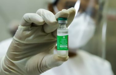 Teresina anuncia que vai incluir guardas, professores e jornalistas em prioridade para vacina contra Covid