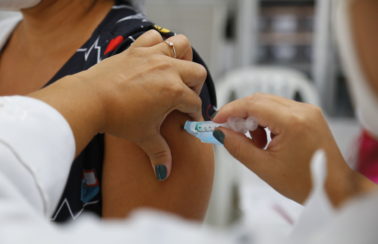 Fortaleza acaba estoque para aplicar primeira dose da vacina contra Covid-19 nesta terça (6)