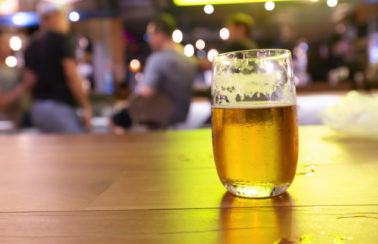 Justiça rejeita pedido feito por associação e mantém proibição à venda de bebidas alcoólicas em bares e restaurantes no RN