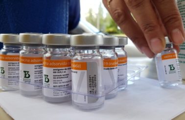 CoronaVac é eficaz contra variante brasileira do coronavírus, aponta estudo feito com mais de 67 mil profissionais de saúde