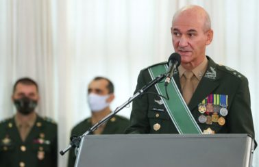 Ao lado de Bolsonaro, general cita Duque de Caxias e diz: ‘Minha espada não tem partido’