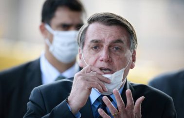 Bolsonaro acusa Barroso de “militância política” por CPI da Covid