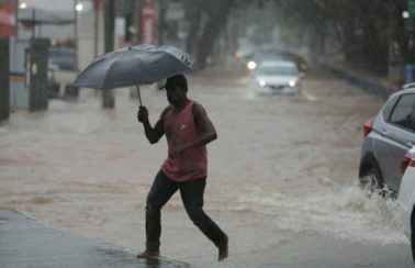 Com previsão de alagamentos e deslizamentos de terra, chuvas fortes devem prosseguir neste fim de semana em Salvador