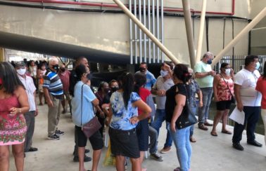 Vacinação de pessoas com comorbidades começa com filas nesta sexta, em João Pessoa