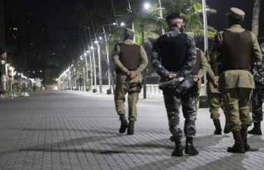 Bahia prorroga toque de recolher e proibição de eventos e aulas presenciais em todo estado