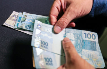 Governo propõe salário mínimo de R$ 1.147 para 2022