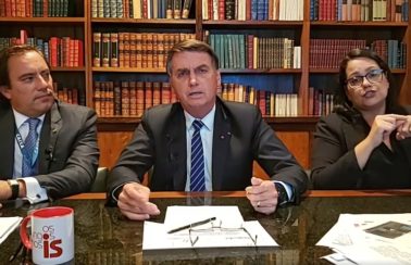 ‘Só Deus me tira da cadeira presidencial’, diz Bolsonaro sobre impeachment