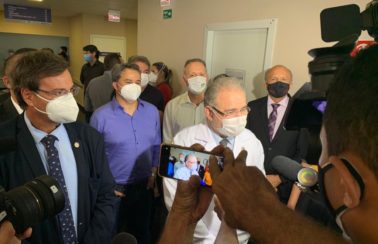 “Há uma dificuldade com os insumos no mercado internacional”, diz Queiroga em visita a hospitais da Paraíba
