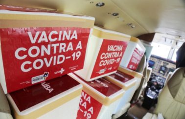 Profissionais da educação começam a ser vacinados contra a Covid-19 no Maranhão