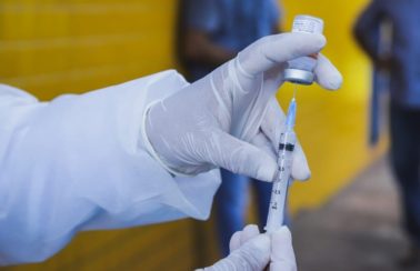 Teresina suspende vacinação contra Covid para idosos com 64 anos por falta de doses