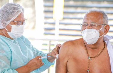 Prefeito de Teresina recebe segunda dose da vacina contra a Covid-19