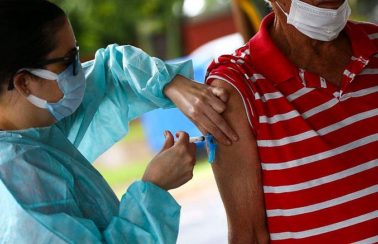 Mais de 16 mil pessoas tomaram doses trocadas de vacina no Brasil, mostram registros