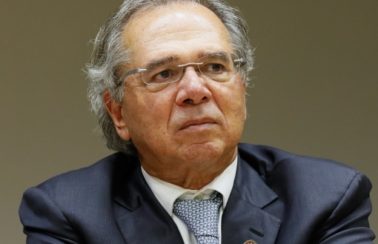 Paulo Guedes ataca China, diz que ‘chinês inventou o vírus’ e que norte-americanos produzem melhores vacinas