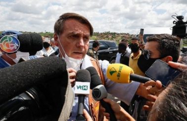 Associação Bahiana de Imprensa lamenta ataque de Bolsonaro à jornalista: “conduta incompatível”