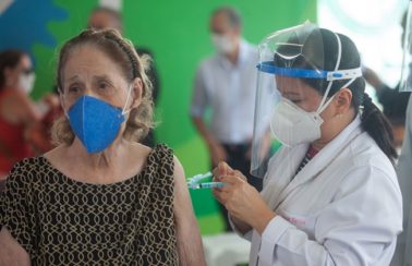 Mais de 1 milhão de idosos acima de 60 anos já foram vacinados contra Covid-19 em Pernambuco