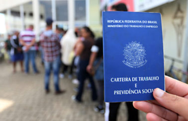 Desemprego fica em 14,4% no trimestre terminado em fevereiro e atinge recorde de 14,4 milhões de brasileiros