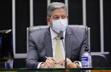 Lira diz que não faz sentido manter gasto obrigatório com educação na pandemia