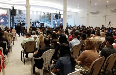 Igreja descumpre decreto e é interditada por realizar culto com aglomeração, em João Pessoa