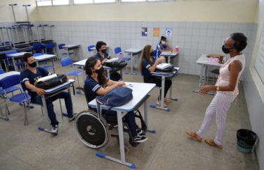 Professores da rede estadual de Sergipe e de 74 municípios decretam greve contra retorno presencial das aulas