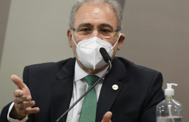 Queiroga evita se posicionar e diz que não autorizou distribuição de cloroquina