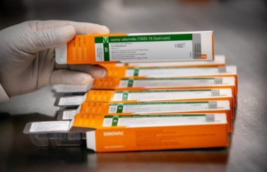 Pesquisa revela que 1,3 mil municípios ficaram sem segunda dose de vacina contra Covid