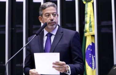 Reforma tributária deve ser fatiada em 3 ou 4 projetos, diz Arthur Lira