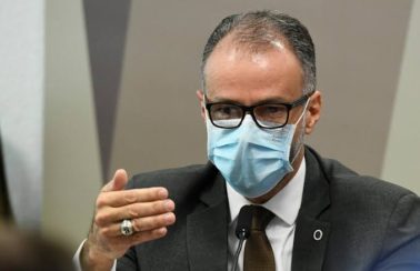Presidente da Anvisa confirma à CPI, reunião que tentou mudar bula da cloroquina