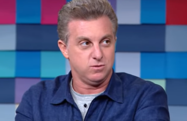 Luciano Huck negocia novo contrato com a Globo, desistindo de candidatura à Presidência