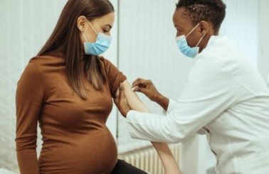 Pernambuco vai retomar vacinação de grávidas e puérperas com vacina da Pfizer