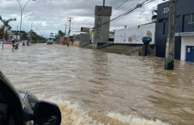 Por causa da chuva forte, Defesa Civil de Pernambuco alerta: quem estiver na rua deve voltar para casa