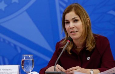 CPI da Covid aprova convocação da médica cearense Mayra Pinheiro, conhecida como ‘capitã cloroquina’