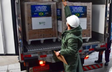 Butantan entrega últimas doses e paralisa produção da CoronaVac