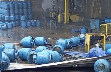 Explosão em empresa de gás deixa uma pessoa morta e outras duas feridas na Bahia