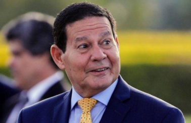 Pazuello tem o direito de ficar em silêncio durante depoimento a CPI, diz Mourão