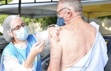 Campina Grande vacina pessoas com comorbidades a partir de 40 anos, nesta terça (18)