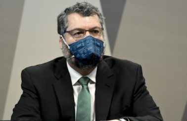 Itamaraty pediu insumos para produzir cloroquina, diz Ernesto Araújo